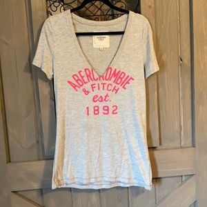 Abercrombie & Fitch Graphic T